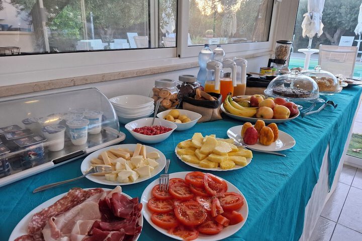 Breakfast/Coffee Service 77 of 95