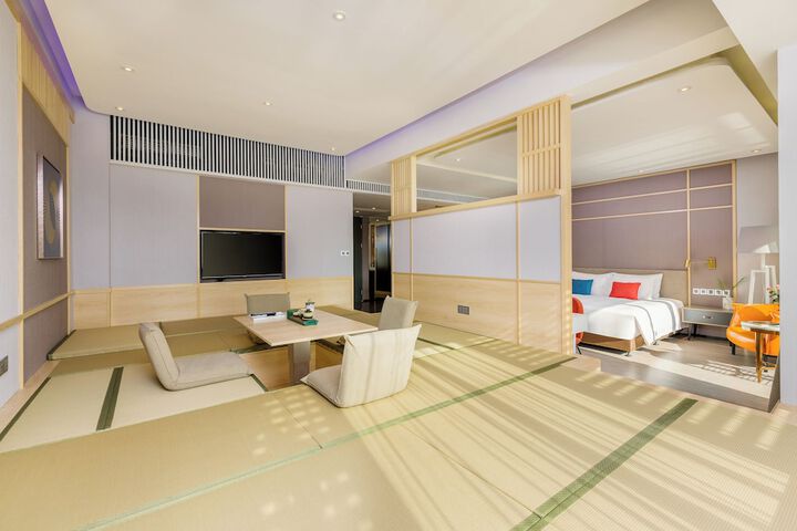 Room 51 of 86