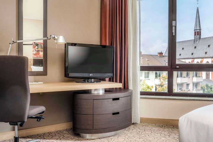 Room 12 of 152