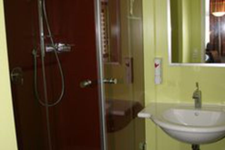 Room 3 of 41
