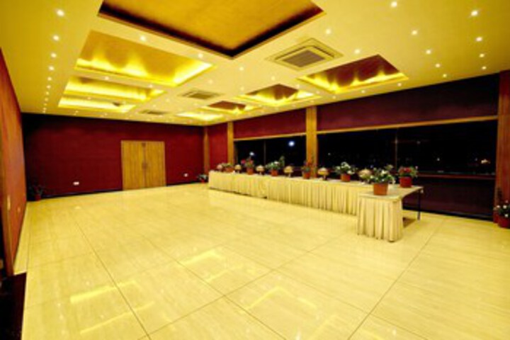 Ballroom/Hall 2 of 30