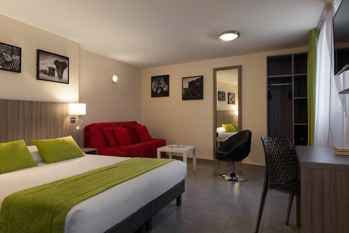 Room 17 of 31