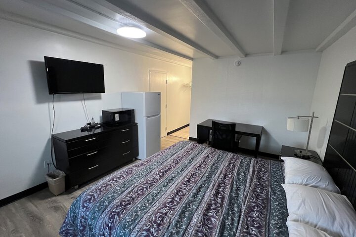 Room 6 of 16