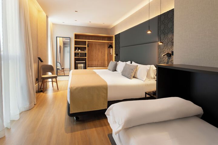 Room 35 of 79