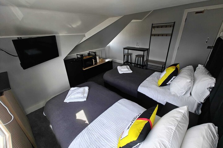 Room 52 of 153