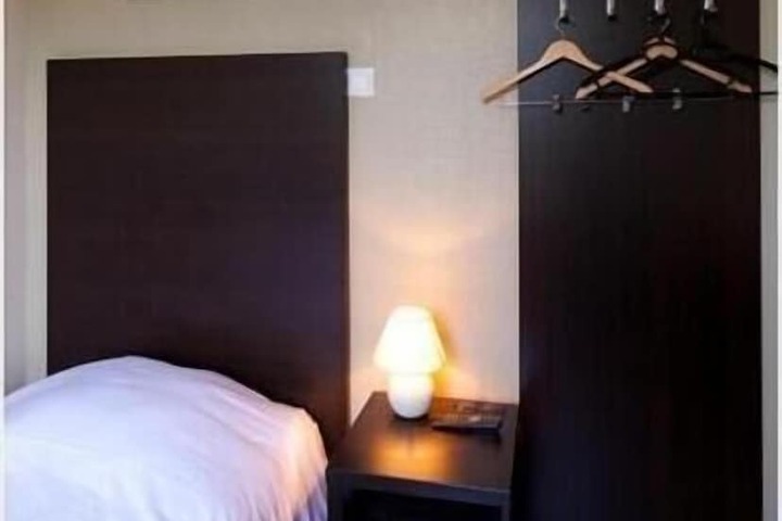 Room 12 of 34