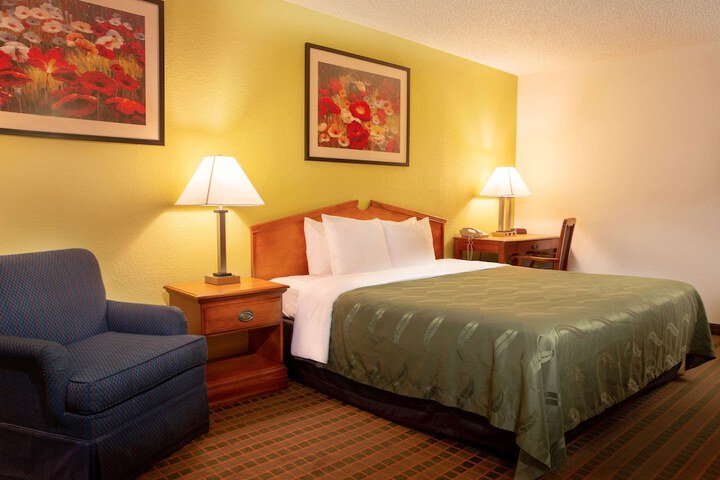 1 King Bed (12 of 19)