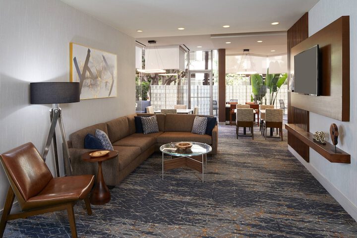 Lobby lounge