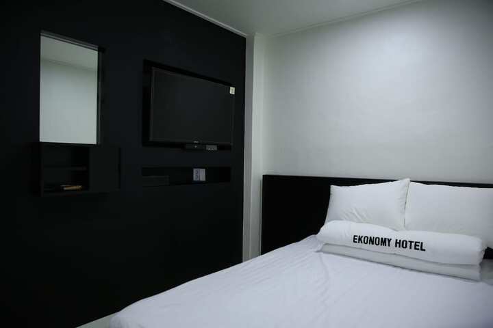 Room 10 of 47