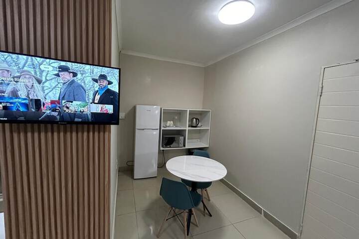 Room 4 of 8