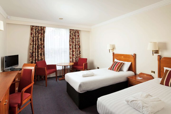 Mercure York Fairfield Manor Hotel York | Bookonline.com