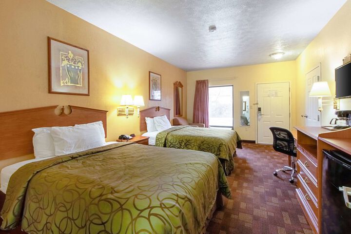 2 Queen Beds (4 of 7)