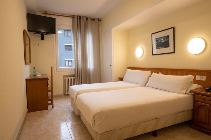 Room 4 of 37