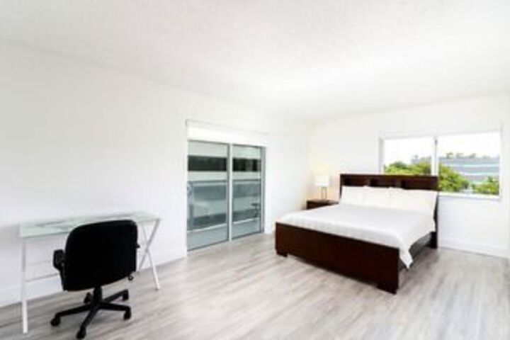 Room 32 of 69