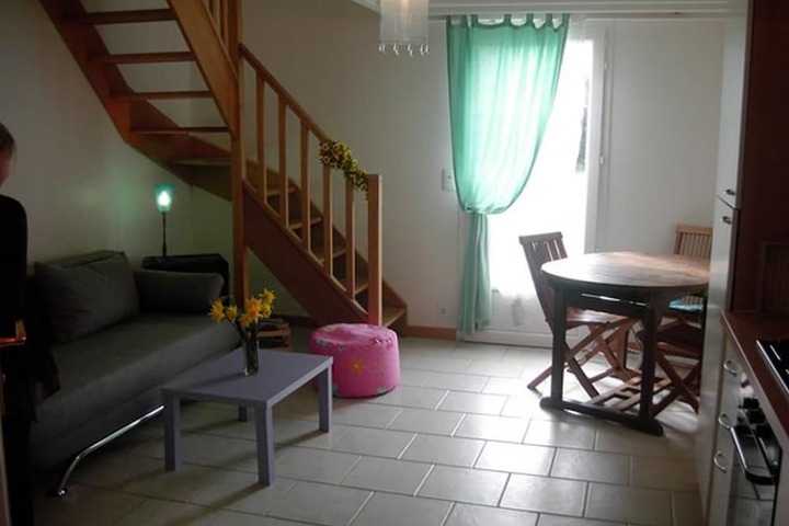 Room 7 of 12