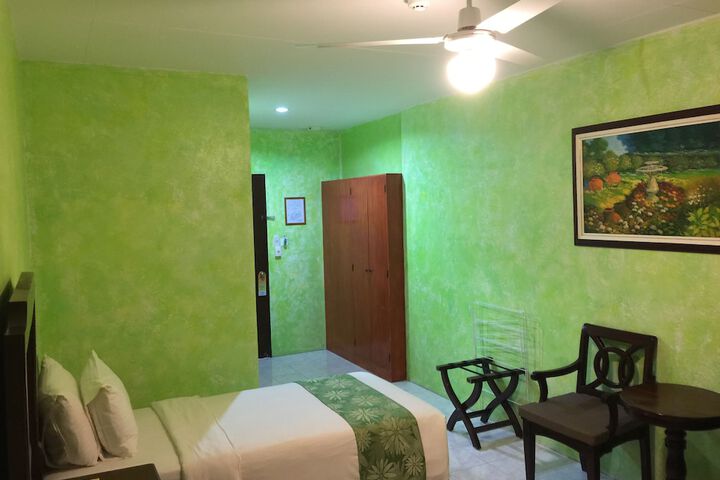 Room 7 of 83