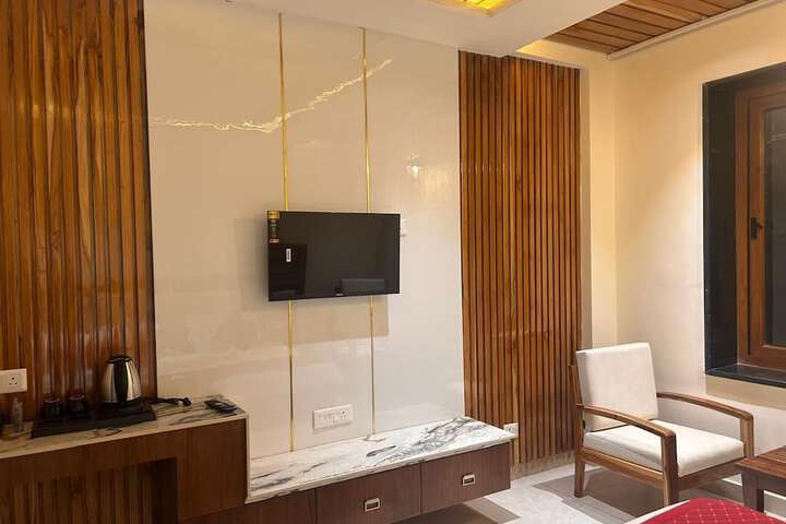 Room 3 of 6