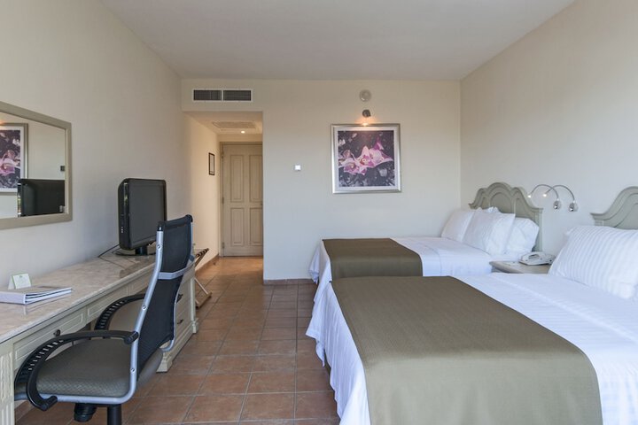 Room 13 of 153