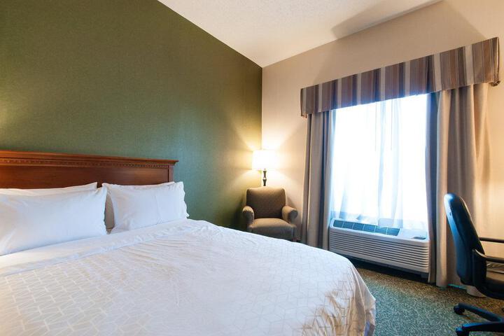 1 King Bed (6 of 15)