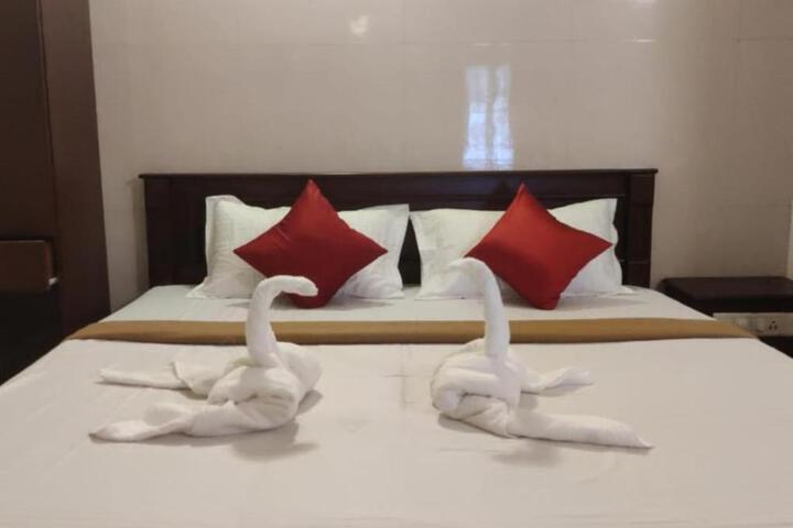 Le Little Pondy ( Couple Friendly Property)