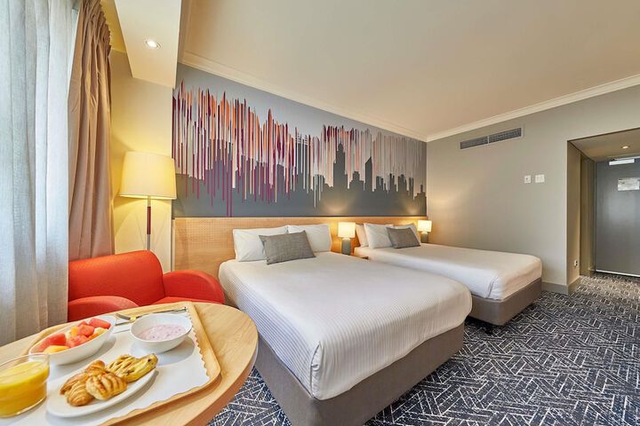 Room 18 of 166