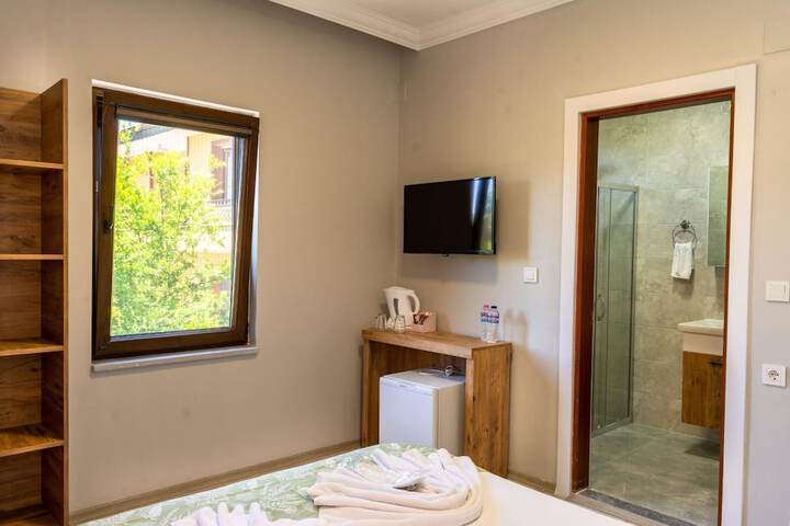 Room 9 of 12