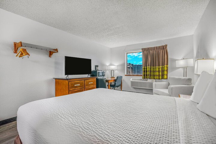 Room 12 of 27