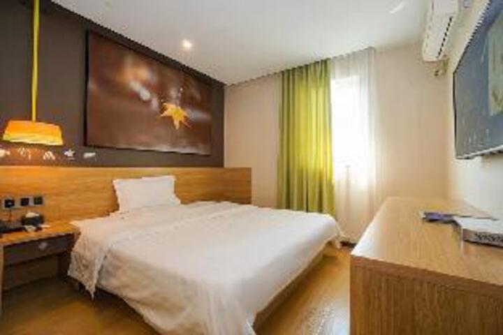 Iu Hotels· Guilin Zhengyang Road Walking Street