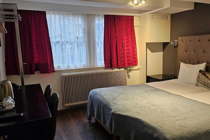 Room 47 of 100