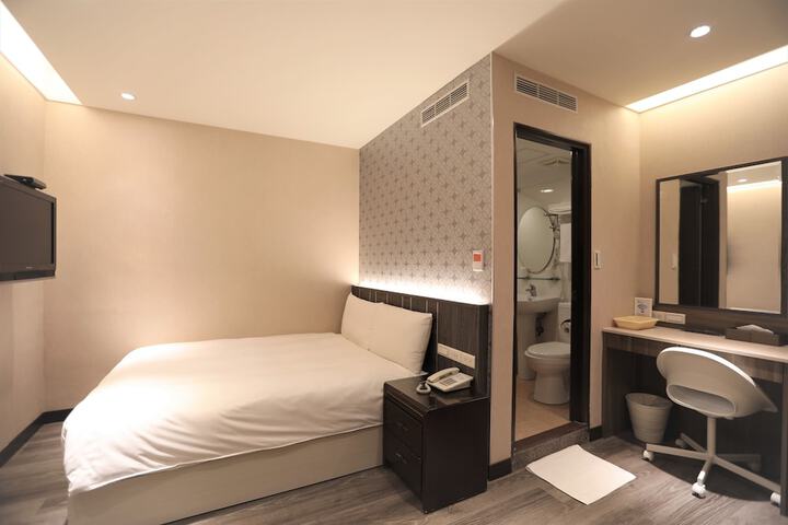 Room 16 of 79