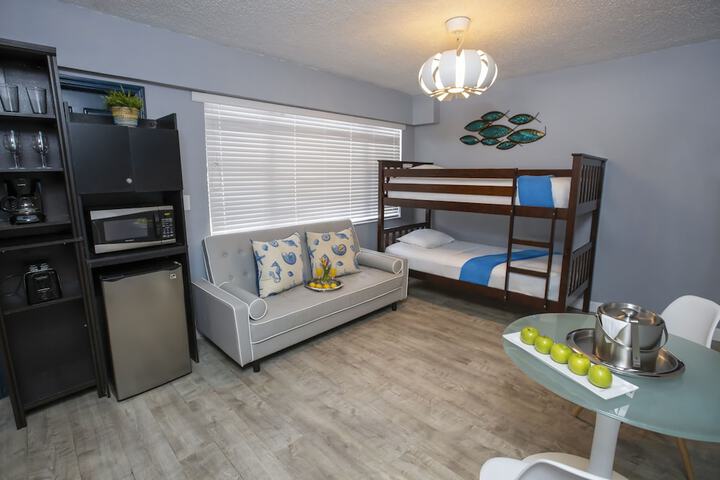 Standard Queen Room (4 of 31)