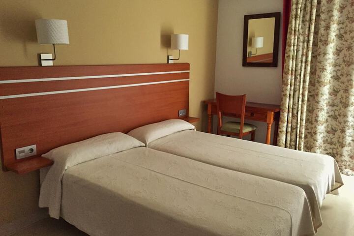 Room 9 of 48