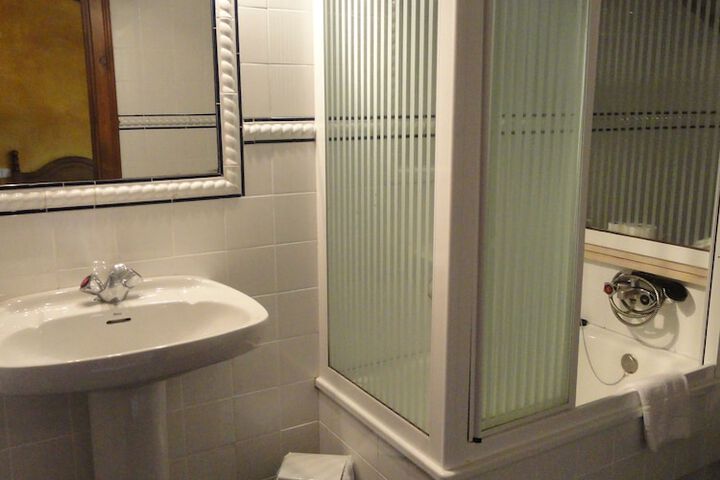 Room 35 of 65