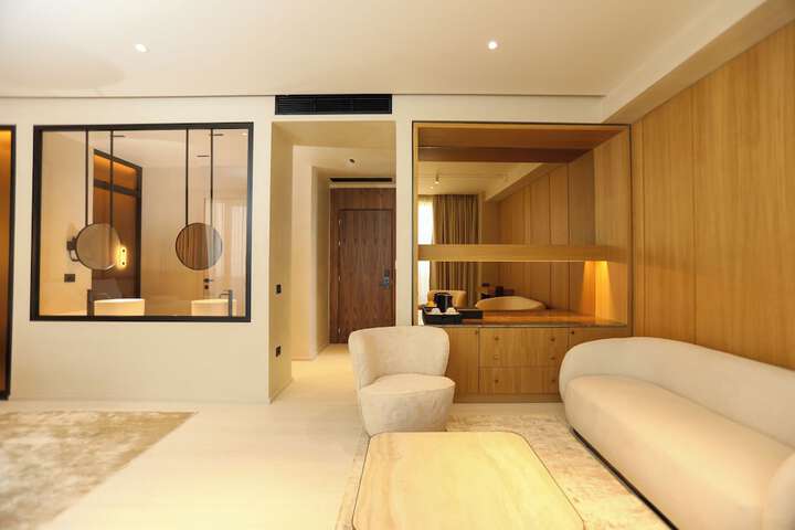 Room 45 of 100