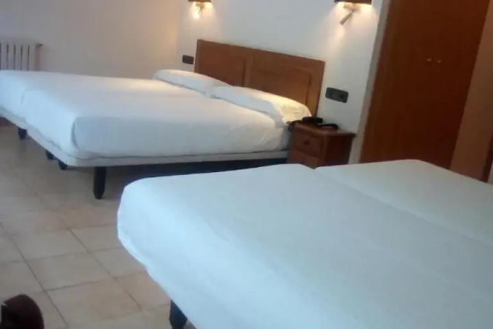 Room 4 of 11
