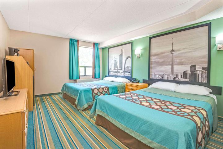 1 Queen Bed (5 of 14)