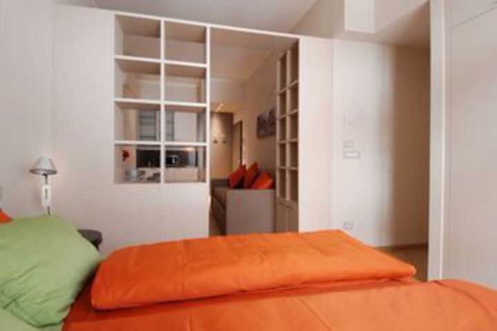 Room 6 of 12