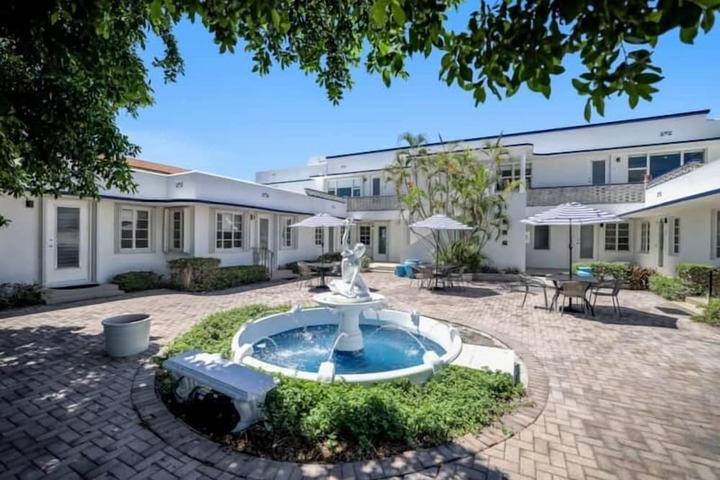 Hotel Exterior 107 of 115