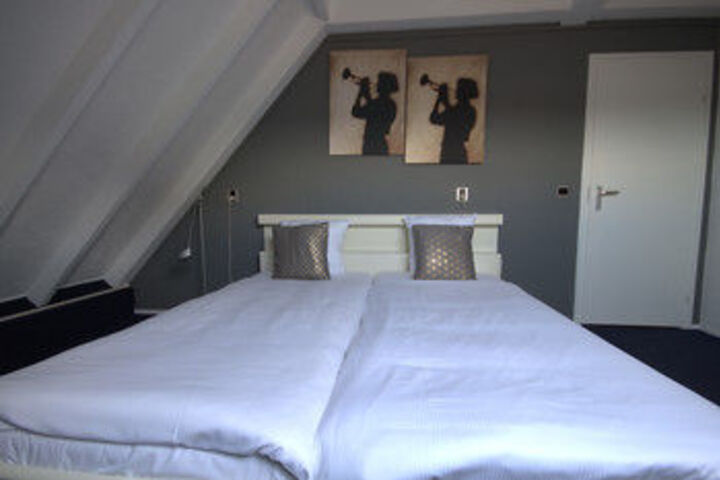 Room 12 of 48