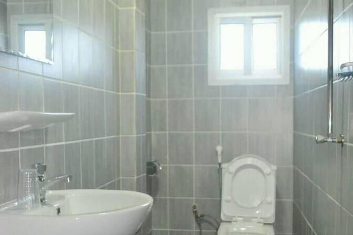 Room 5 of 9