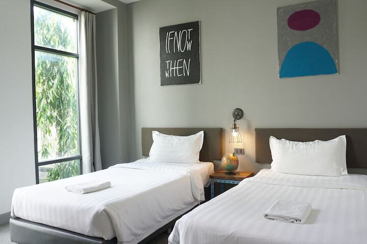 Room 12 of 49