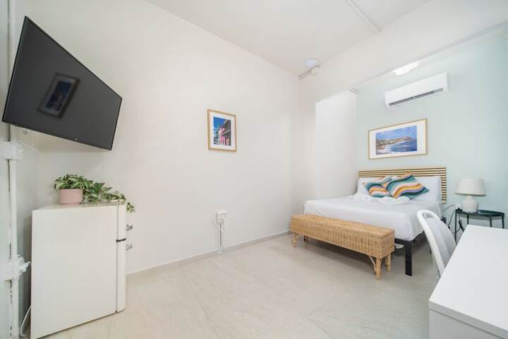 Room 8 of 25