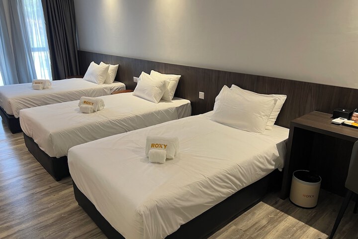 Room 5 of 9