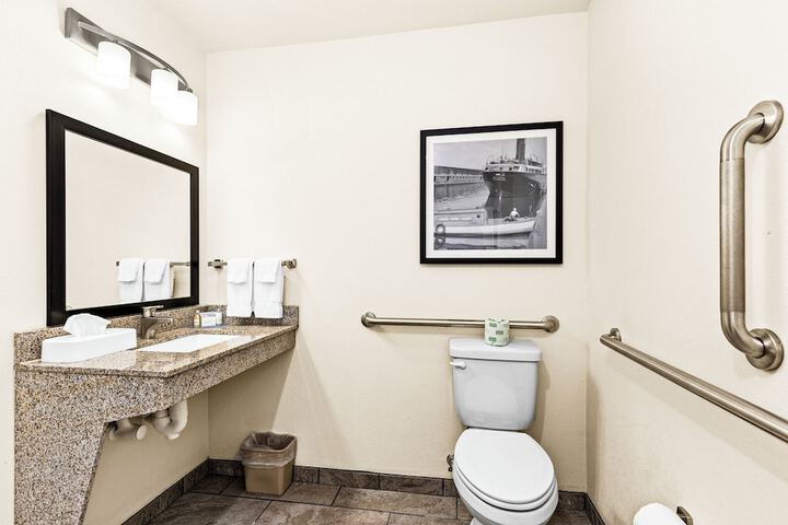 2 Queen Guest Room (1 of 9)