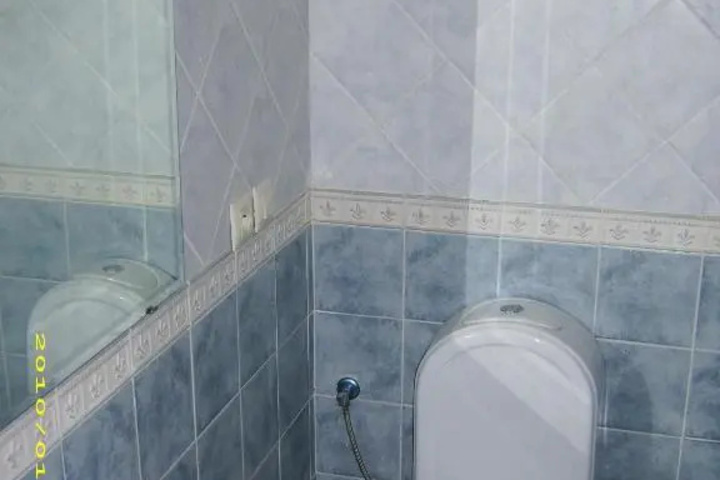 Room 4 of 12