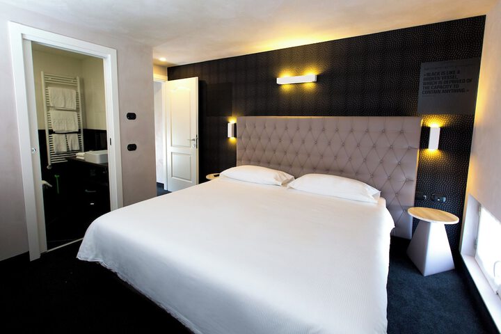 Room 16 of 80