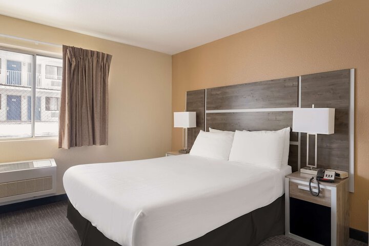 Room 14 of 27