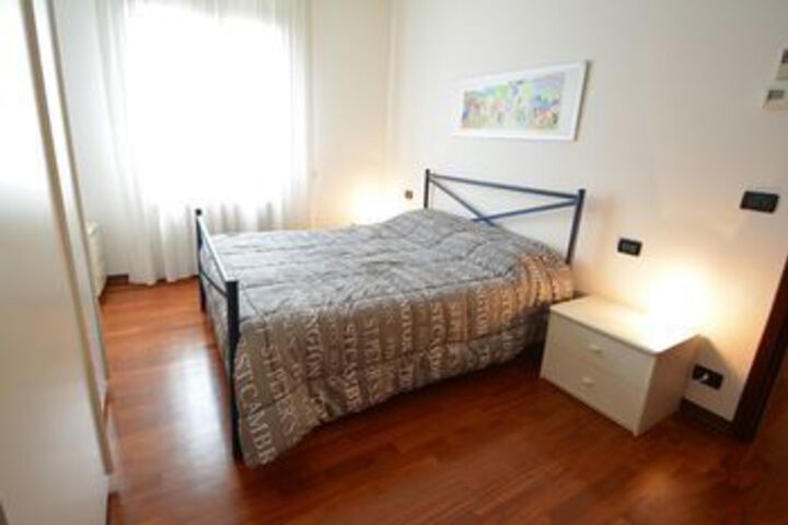 Room 11 of 27