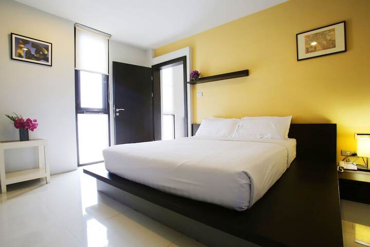 Room 2 of 28