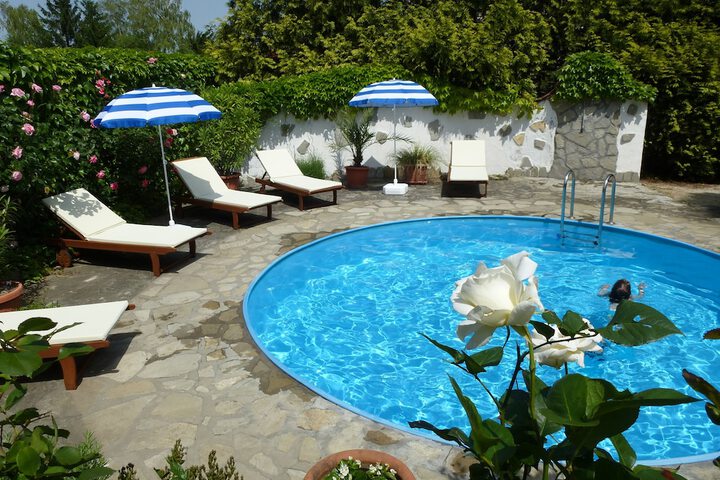 Pool 53 of 96